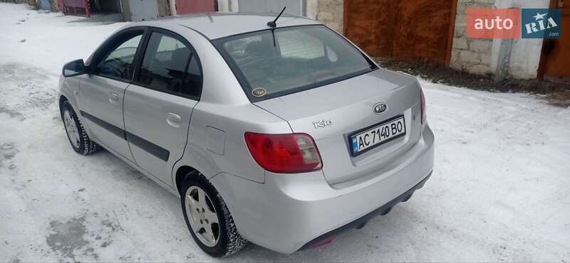 Седан Kia Rio 2011 в Подольске