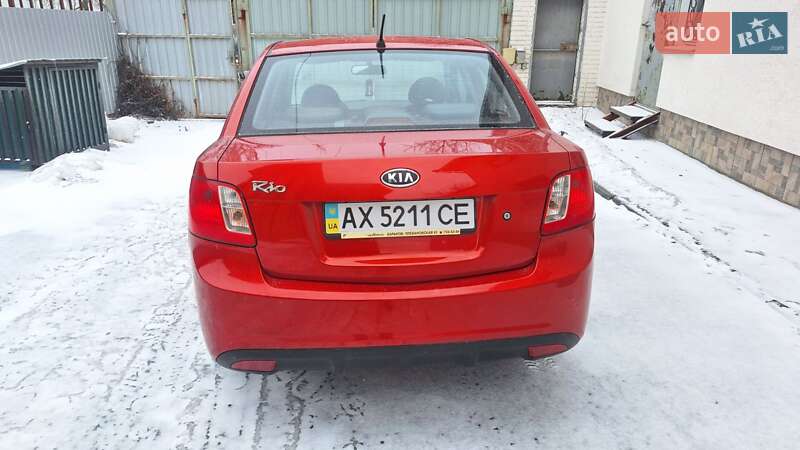 Седан Kia Rio 2010 в Полтаве