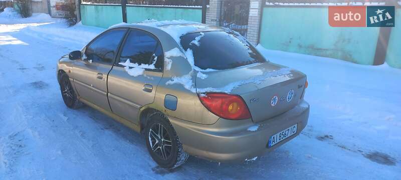 Седан Kia Rio 2002 в Бородянке