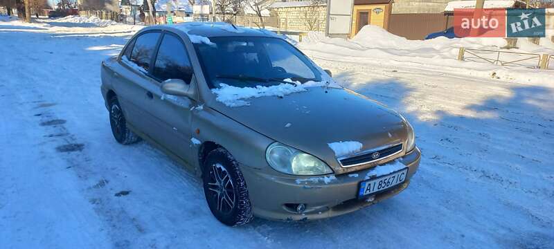 Седан Kia Rio 2002 в Бородянке