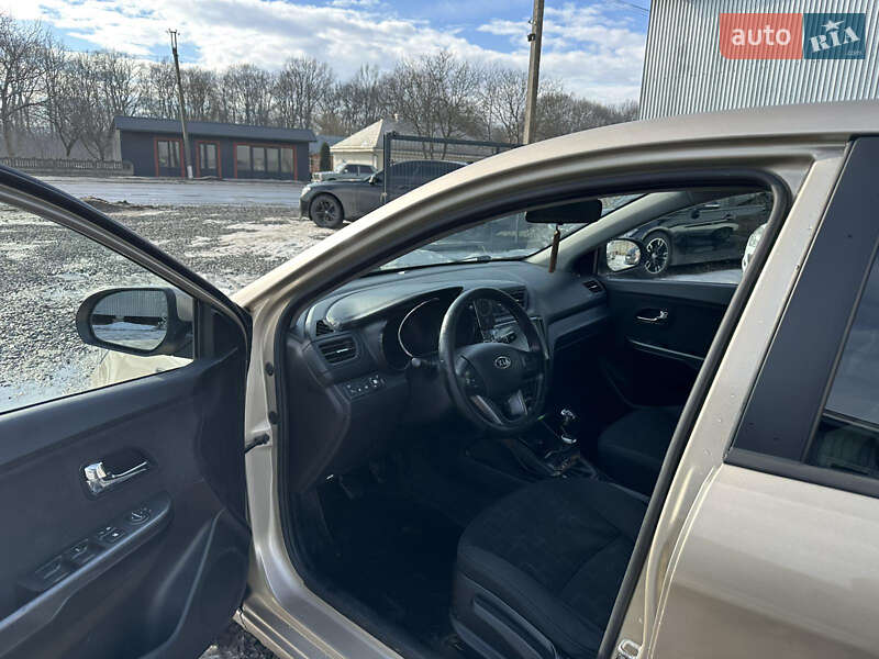 Седан Kia Rio 2012 в Чернівцях
