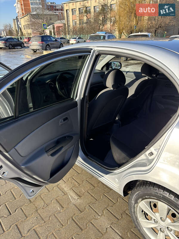 Седан Kia Rio 2011 в Черновцах фото 11 Седан Kia Rio 2011 в Черновцах