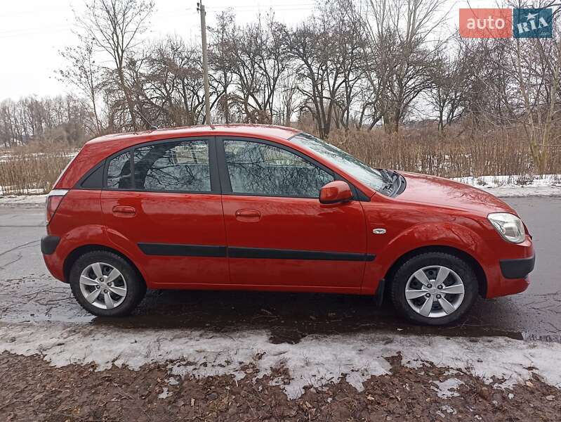 Хэтчбек Kia Rio 2008 в Лубнах