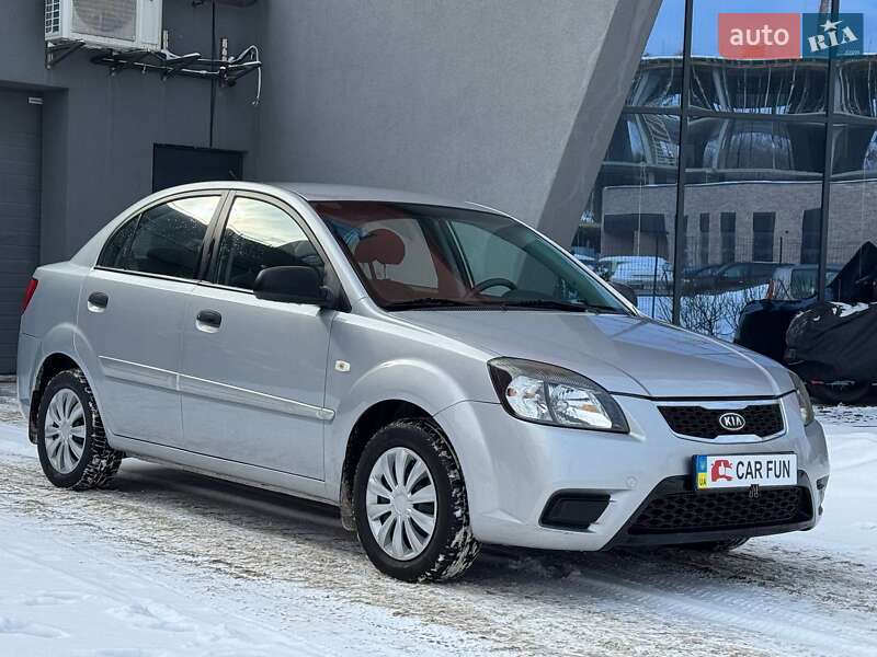 Седан Kia Rio 2011 в Львові