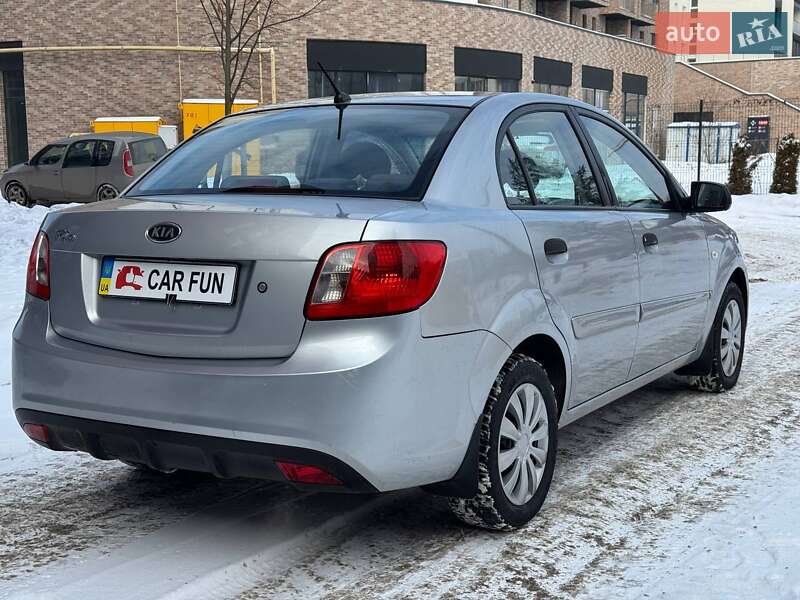 Седан Kia Rio 2011 в Львові