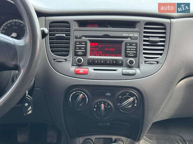 Седан Kia Rio 2011 в Львові