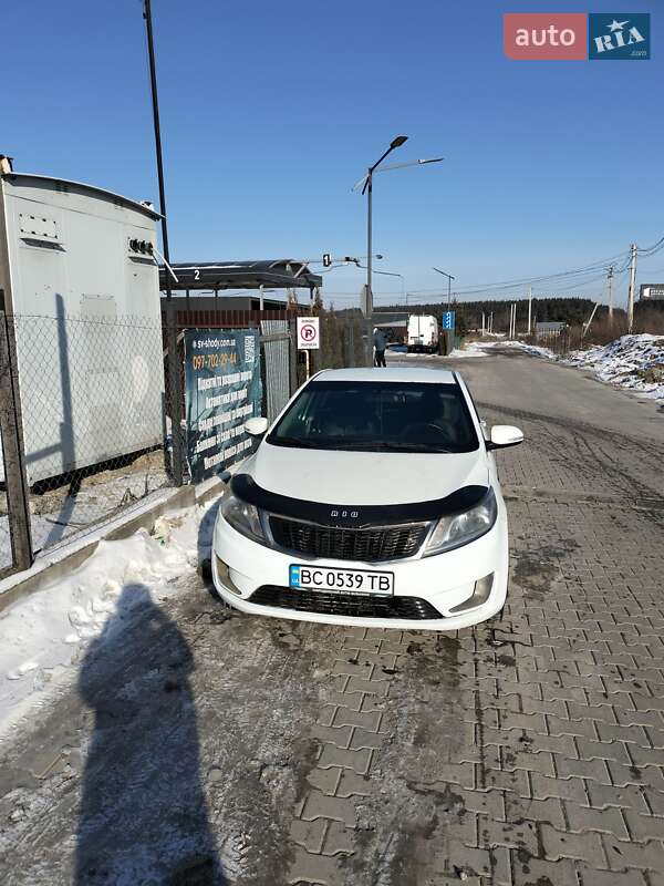 Седан Kia Rio 2013 в Львові