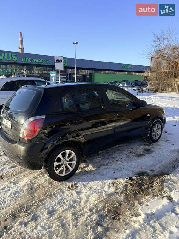 Хэтчбек Kia Rio 2008 в Киеве