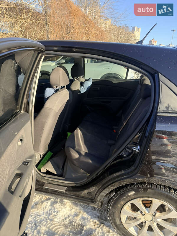 Хэтчбек Kia Rio 2008 в Киеве