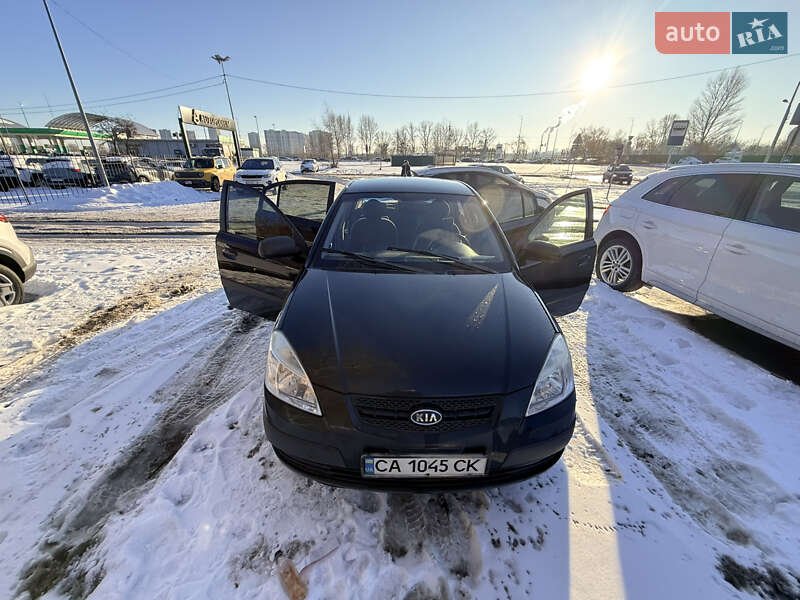 Хэтчбек Kia Rio 2008 в Киеве