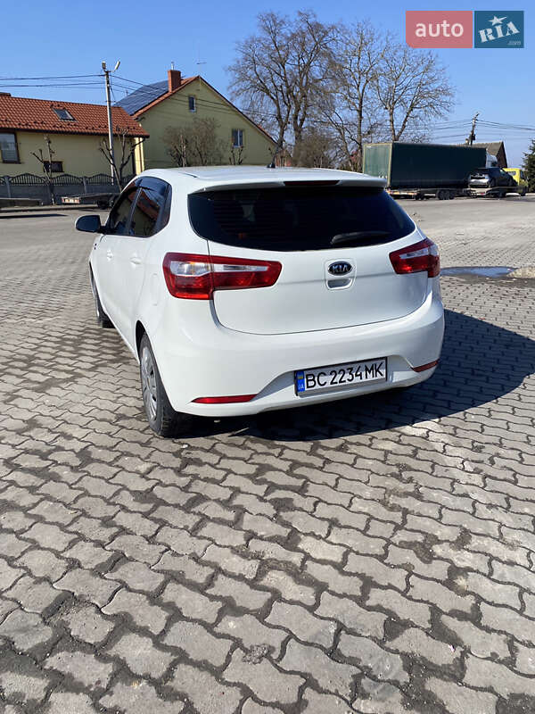 Хэтчбек Kia Rio 2012 в Городке