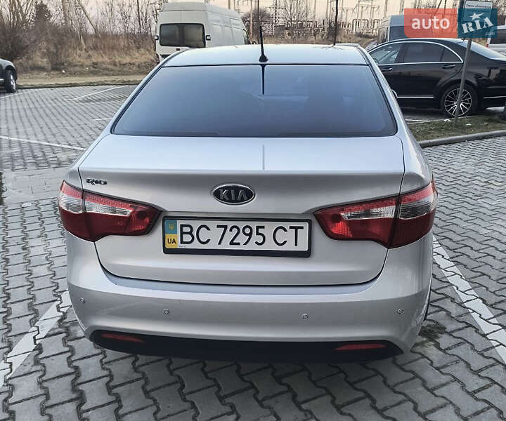 Седан Kia Rio 2012 в Винниках