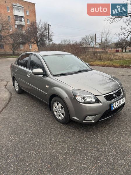 Седан Kia Rio 2011 в Киеве