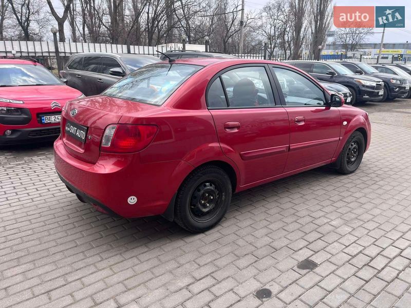 Седан Kia Rio 2011 в Николаеве
