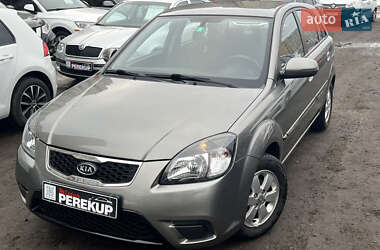 Хэтчбек Kia Rio 2010 в Киеве