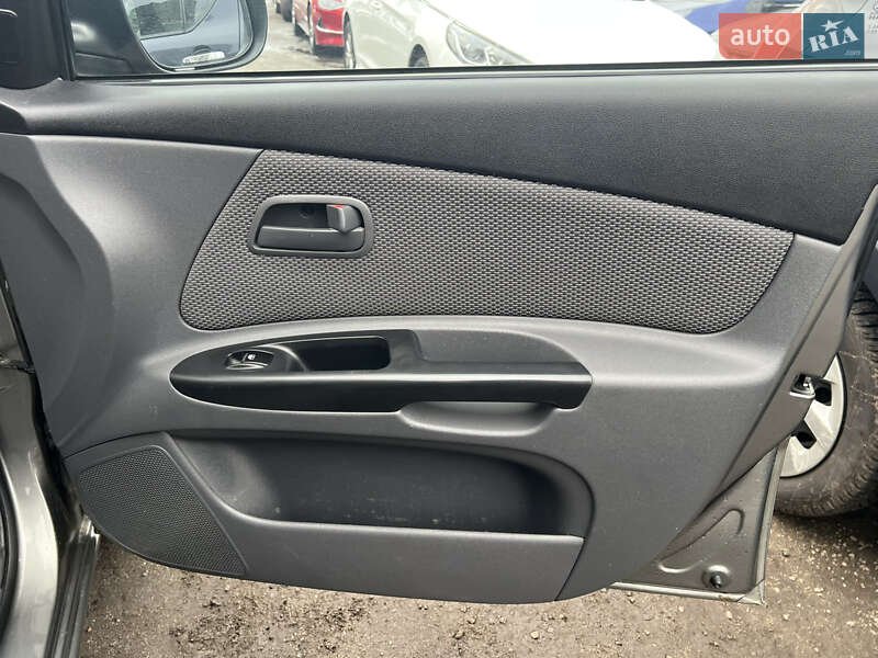 Хетчбек Kia Rio 2010 в Києві