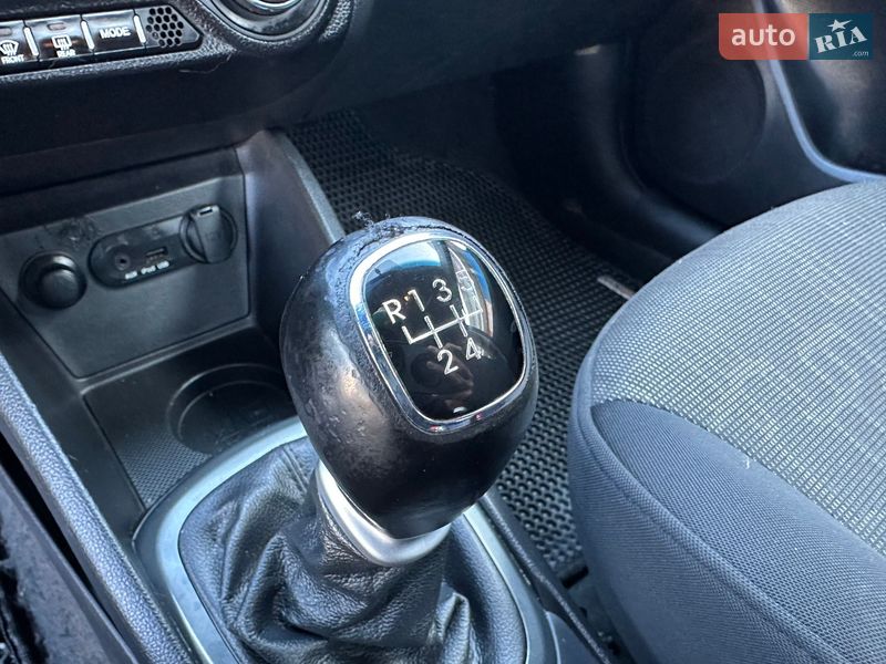 Седан Kia Rio 2012 в Хмельницком