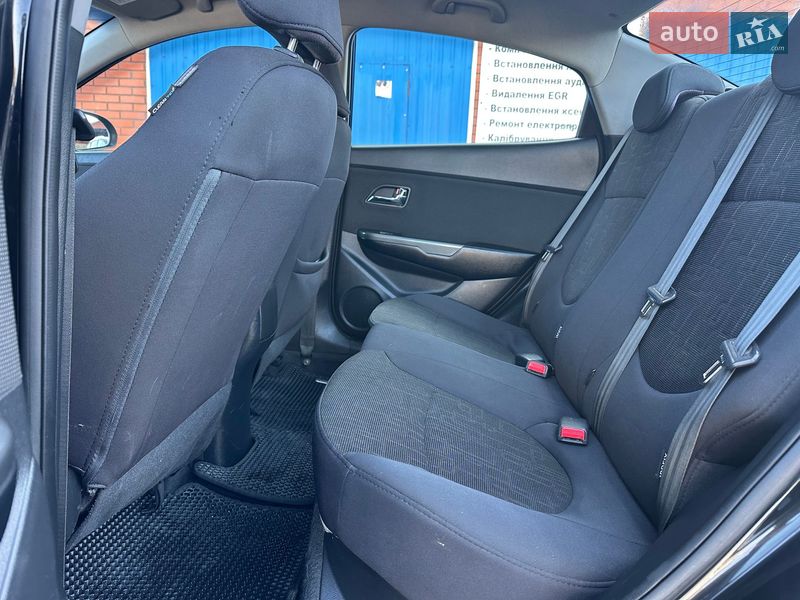Седан Kia Rio 2012 в Хмельницком