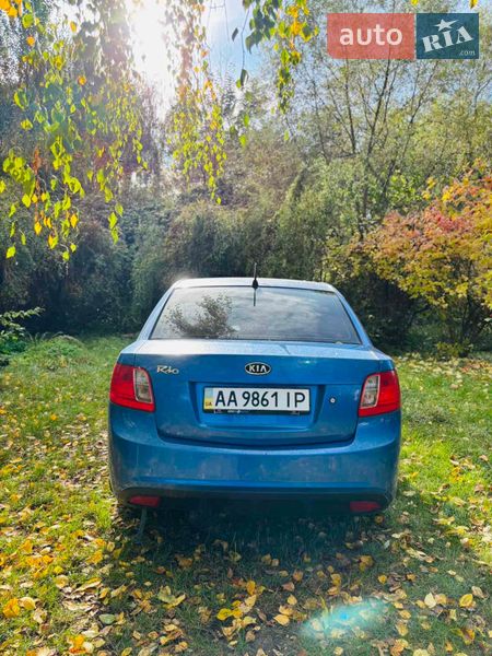 Седан Kia Rio 2010 в Василькові