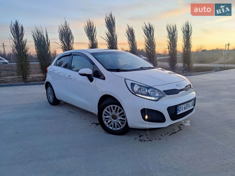 Хетчбек Kia Rio 2013 в Ужгороді