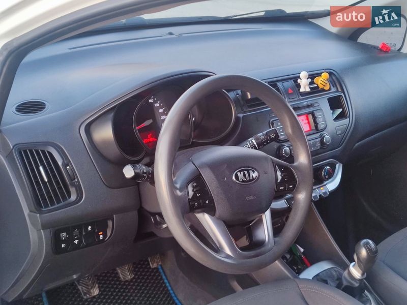 Хетчбек Kia Rio 2013 в Ужгороді