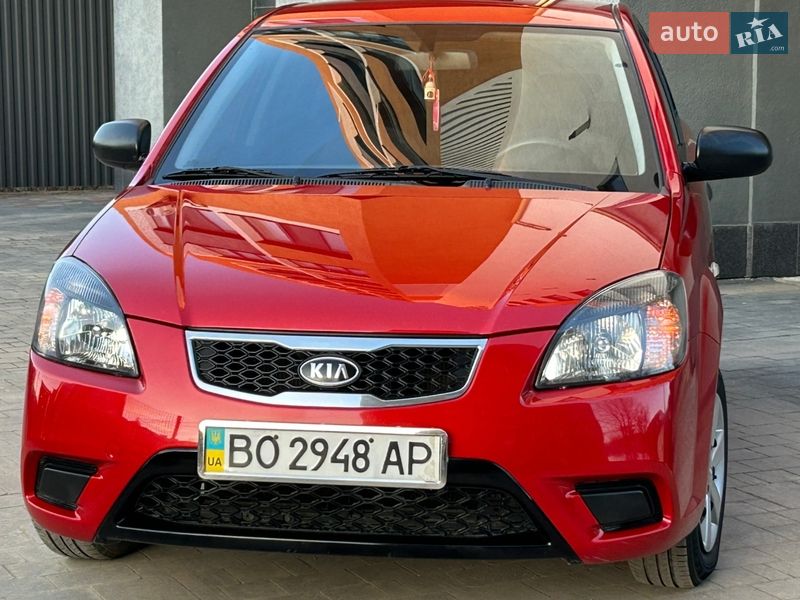 Хэтчбек Kia Rio 2010 в Ивано-Франковске