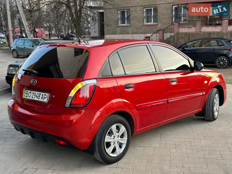 Хэтчбек Kia Rio 2010 в Ивано-Франковске