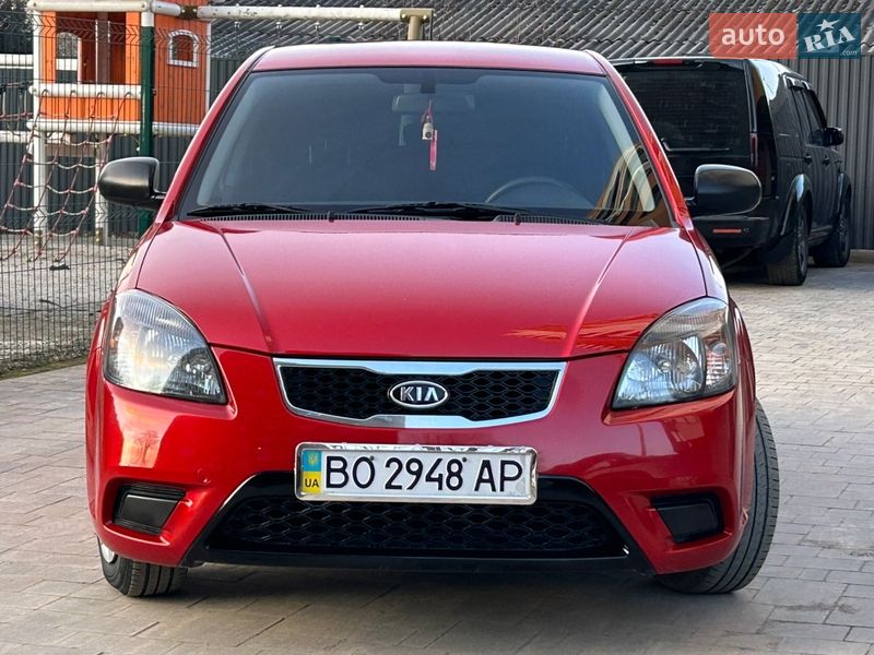 Хэтчбек Kia Rio 2010 в Ивано-Франковске