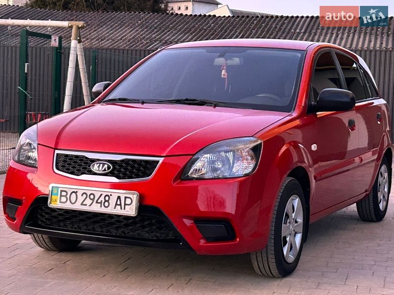 Хэтчбек Kia Rio 2010 в Ивано-Франковске