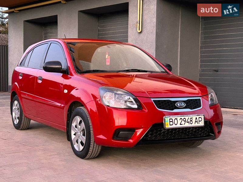 Хэтчбек Kia Rio 2010 в Ивано-Франковске