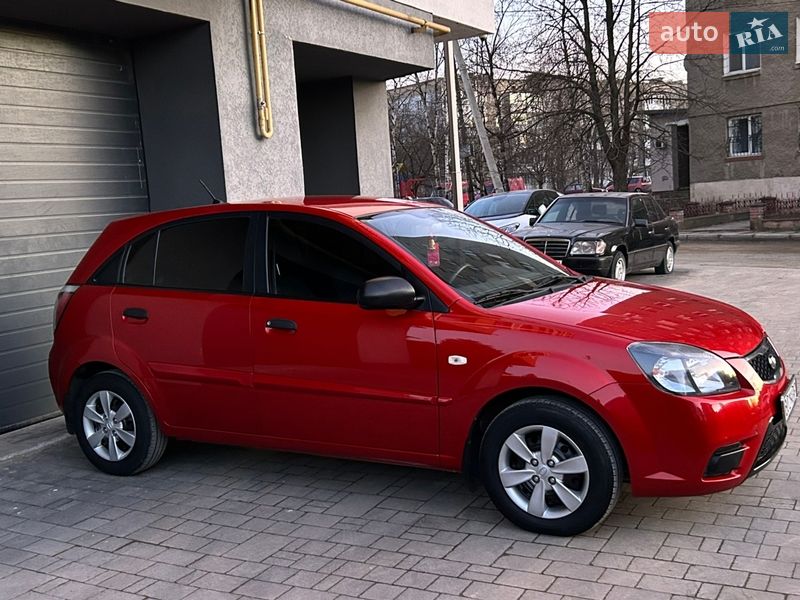 Хэтчбек Kia Rio 2010 в Ивано-Франковске