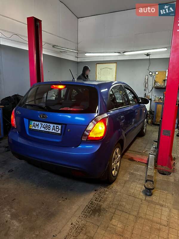 Хэтчбек Kia Rio 2010 в Запорожье