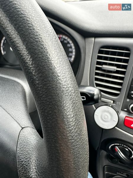 Хэтчбек Kia Rio 2010 в Запорожье