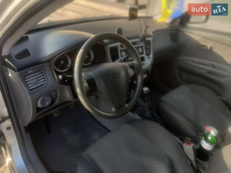 Хэтчбек Kia Rio 2006 в Тернополе