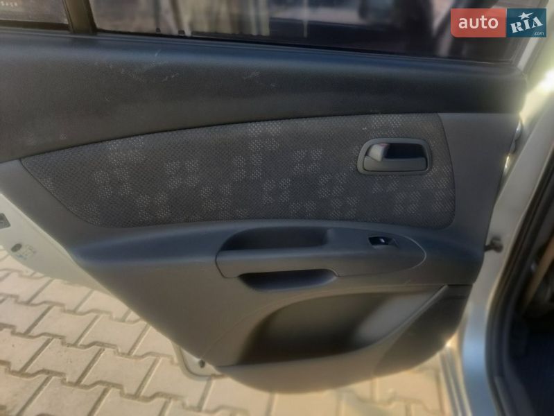 Хэтчбек Kia Rio 2006 в Тернополе