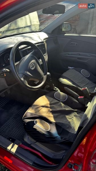 Седан Kia Rio 2007 в Кривом Роге