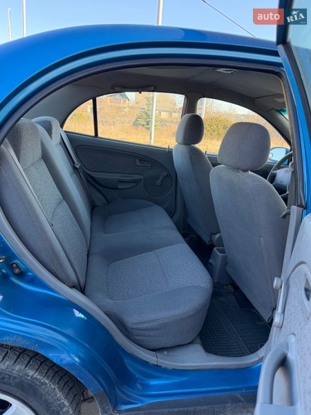 Седан Kia Rio 2004 в Жмеринке