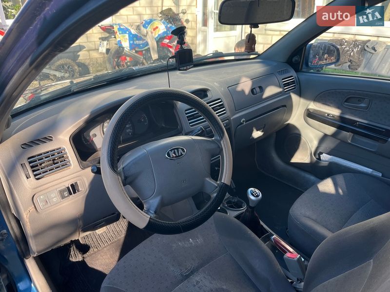 Универсал Kia Rio 2004 в Знаменке