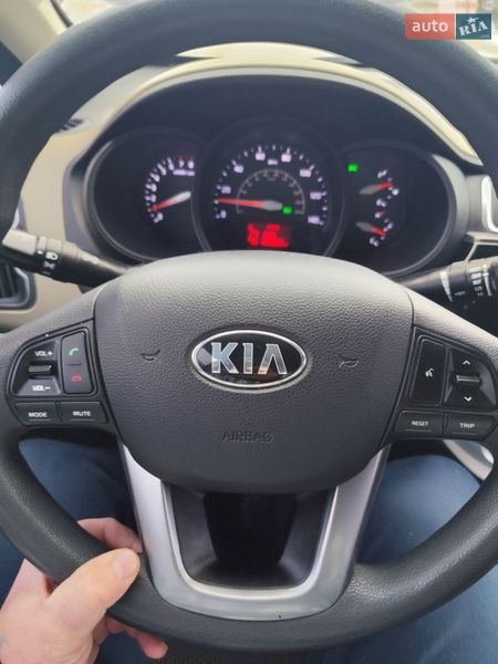 Седан Kia Rio 2016 в Києві