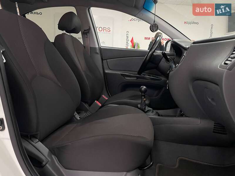 Седан Kia Rio 2010 в Киеве