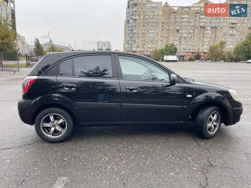 Хэтчбек Kia Rio 2005 в Киеве