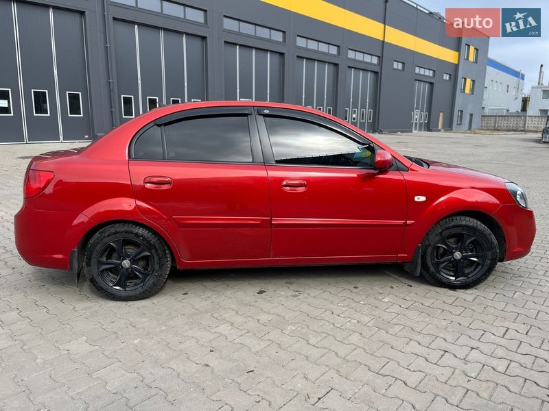 Седан Kia Rio 2010 в Вишневом