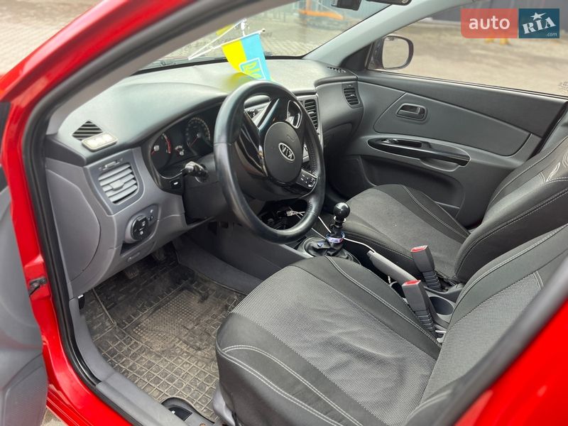 Седан Kia Rio 2010 в Вишневом
