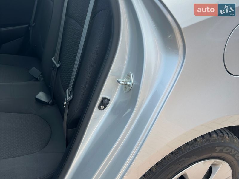 Седан Kia Rio 2012 в Ладыжине фото 15 Седан Kia Rio 2012 в Ладыжине