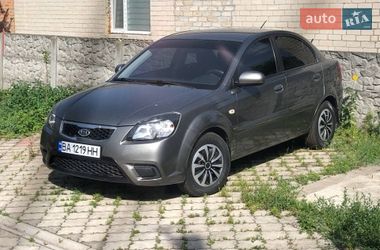 Седан Kia Rio 2010 в Знаменке