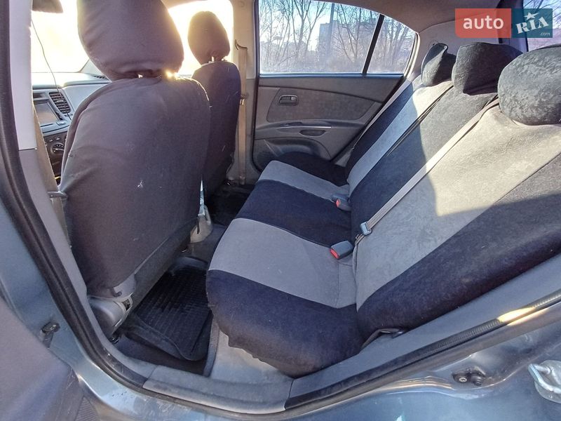 Хэтчбек Kia Rio 2008 в Киеве