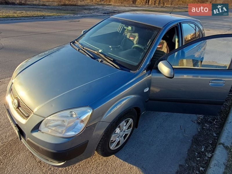 Хэтчбек Kia Rio 2008 в Киеве