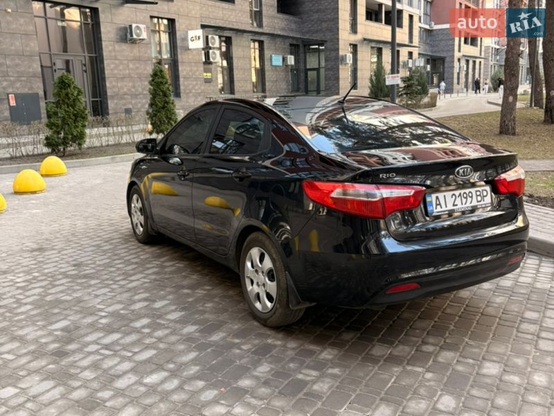 Седан Kia Rio 2013 в Киеве