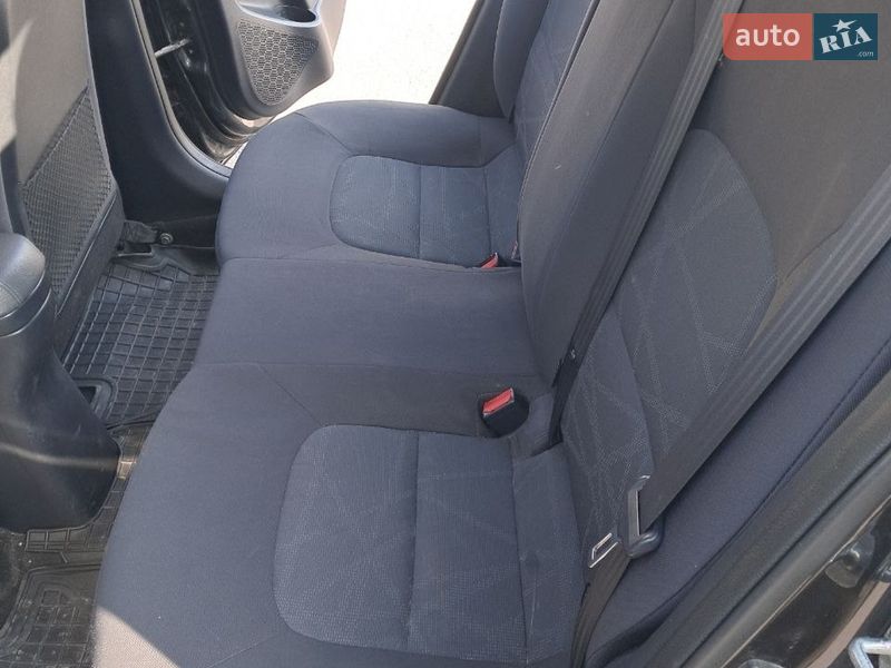 Седан Kia Rio 2017 в Киеве