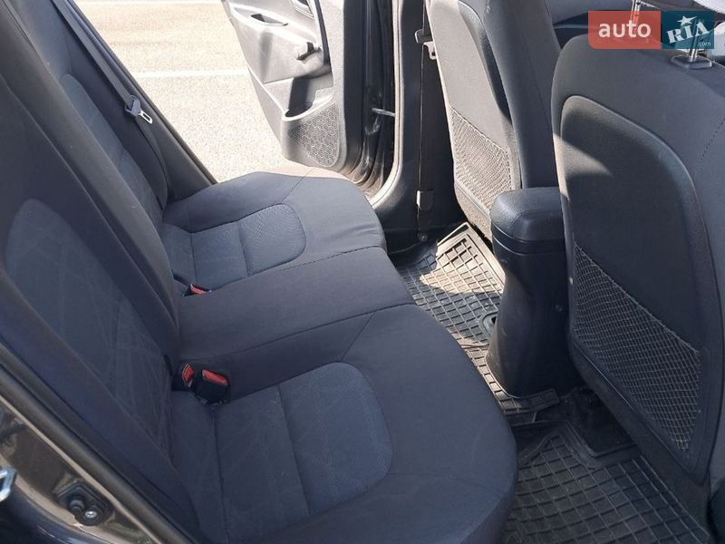 Седан Kia Rio 2017 в Киеве